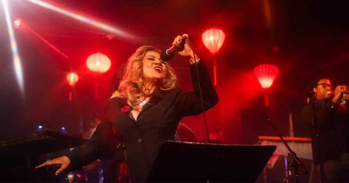 Carol Kim singt altes Jazz-Lied wieder
