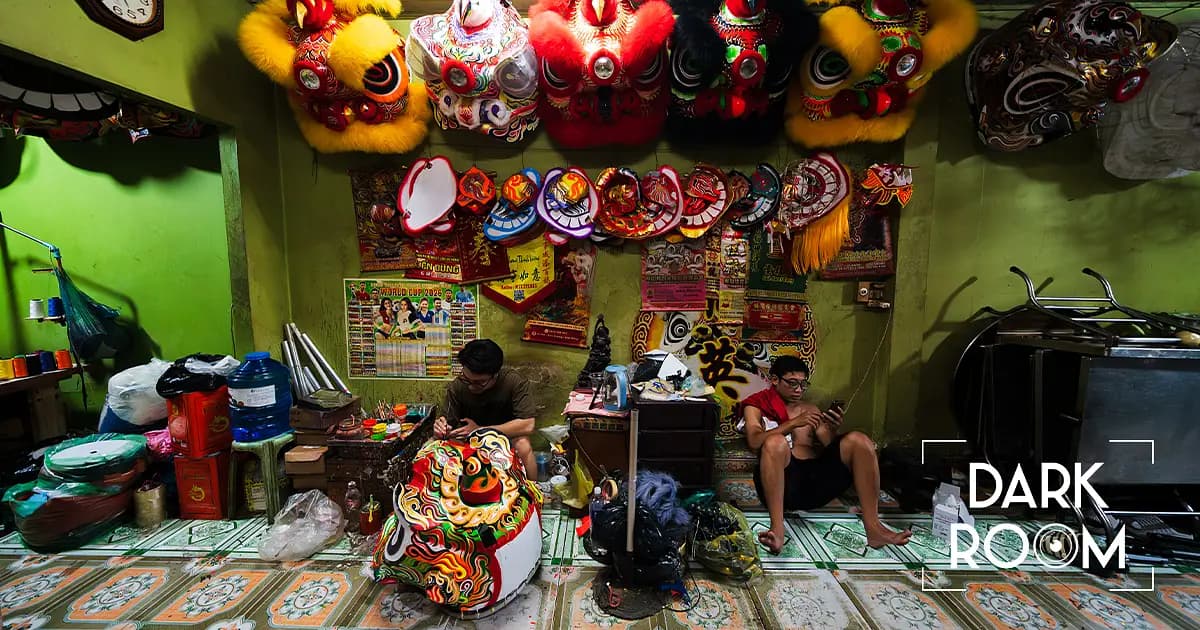 Ein Studio in Saigon baut Löwen-Kostüme