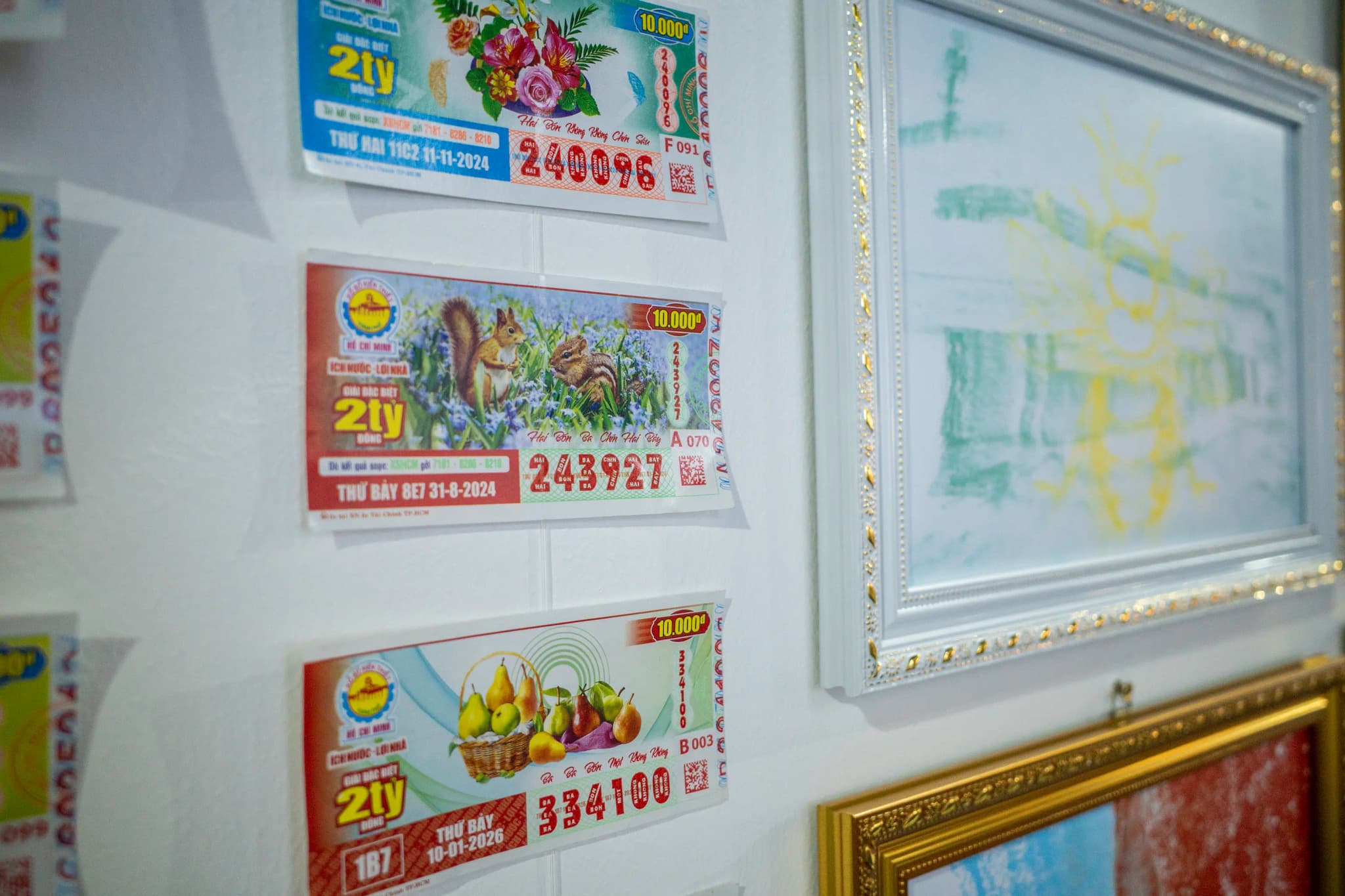 Ein Kunst-Projekt mit Lotto-Tickets und Fotos